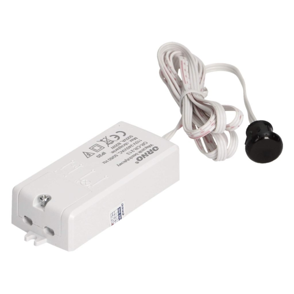 Orno Interruptor infrarrojo: Sensor bipolar blanco montado en superficie con alcance de detección de 5-6cm y 800W de potencia.